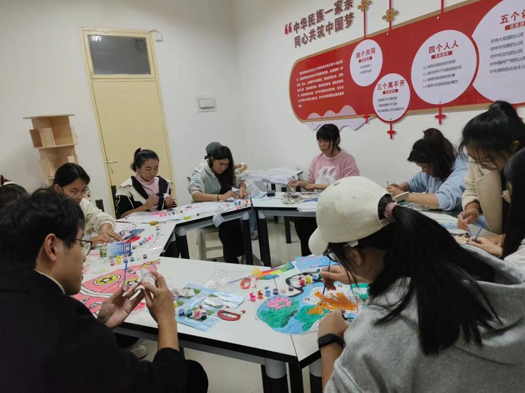 紙鳶舞晴空，藝術潤社區——我?！耙徽臼健睂W生社區成功舉辦紙鳶藝術體驗活動